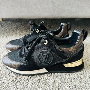 Louis Vuitton Run Away Sneaker size 38.5